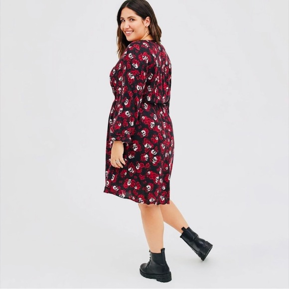Torrid Skulls And Roses Waist Tie Roll Tab Sleeve Midi Dress Size 1X - Picture 3 of 14